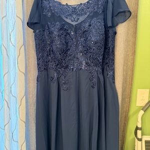 Elegant Navy Blue Lace Evening Dress